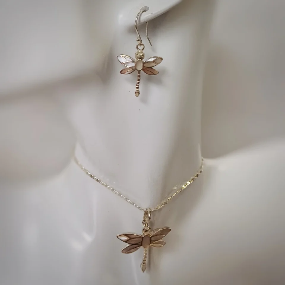 Dragonfly Mother Pearl Set of earrings and pendant